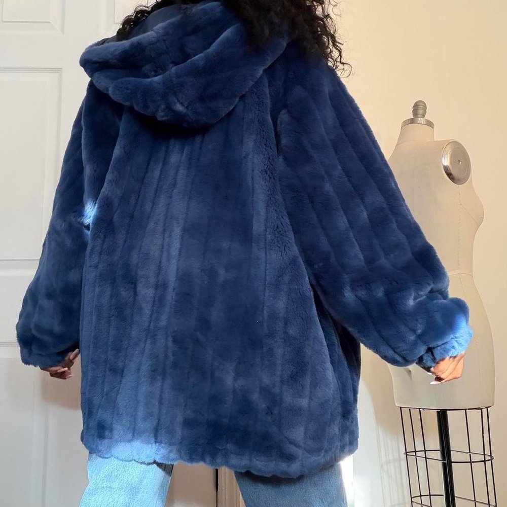 Deep blue faux fur hooded jacket with pockets - Picture 2 of 8